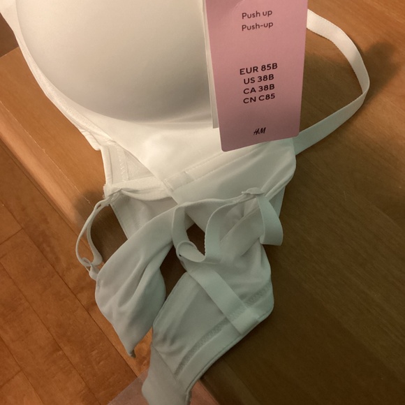 White push-up bra - Picture 3 of 3